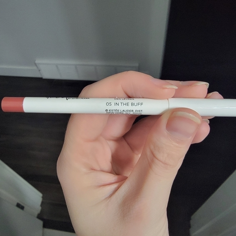 NWT Estee Lauder The Estee Edit The Barest Contour Lip Liner - 05 In The Buff - Picture 3 of 5
